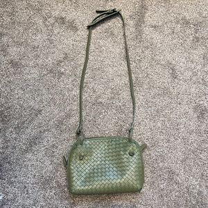 Woven leather crossbody handbag
